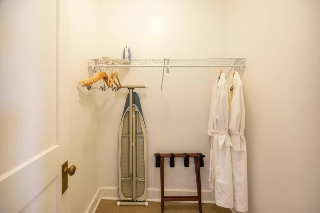 Appartement Nice + Cozy Studio In Durham, Steps Away From Duke Extérieur photo